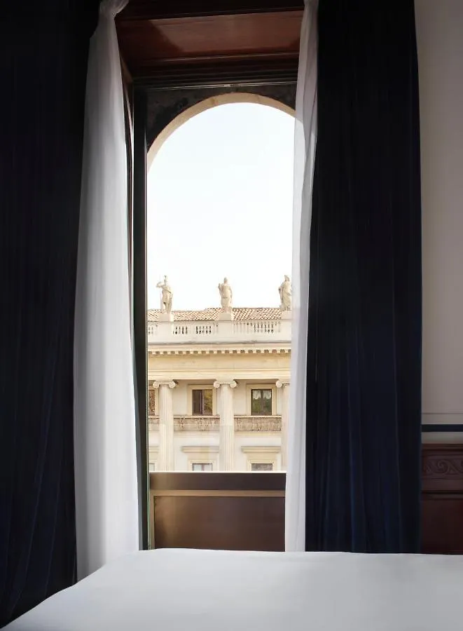 מלון Casa Cipriani Milano 5*, מילאנו